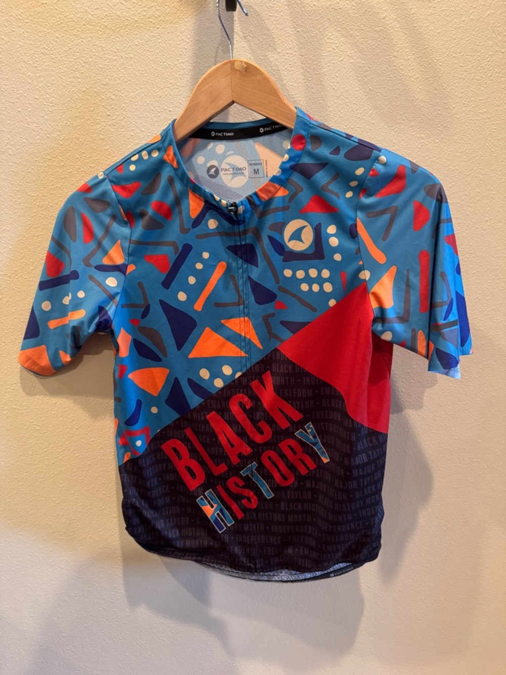 Pactimo. Women’s cycling shirt. Medium. Black History.
